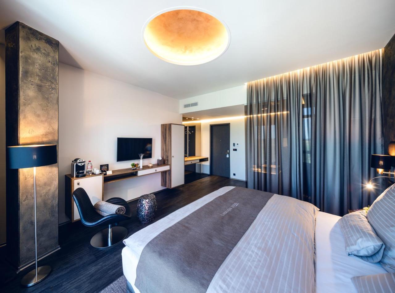 Nutrend World Hotel ออลอโมตซ์ ภายนอก รูปภาพ